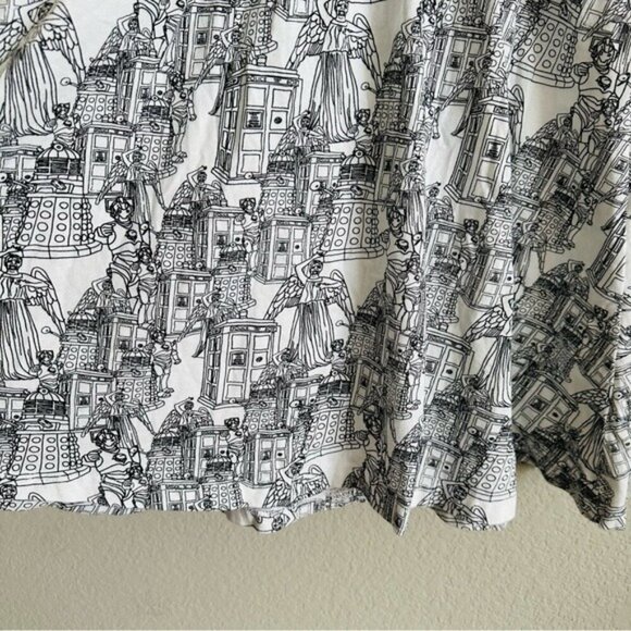 Doctor Who Her Universe Bad Guy Dress Size Medium - Picture 7 of 8